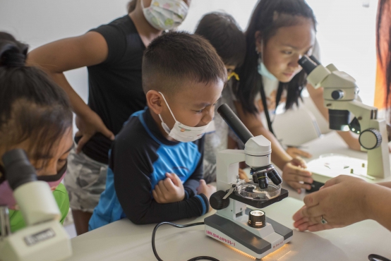 Campers at NMC’s Aquaculture facility look at water organisms.